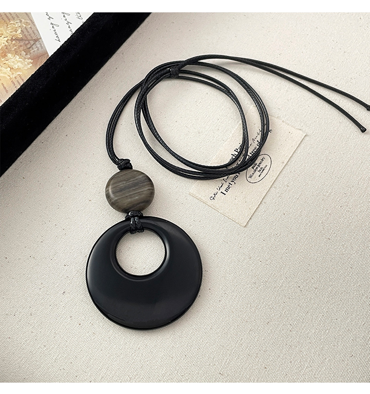 Nuevo collar colgante de anillo de ágata artificial china, cadena de clavícula de todo fósforo de nicho, joyería de diseño personalizado al por mayor