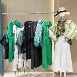 【马可未】最新一批撤柜25夏季一手货源折扣女装走份尾货批发外贸