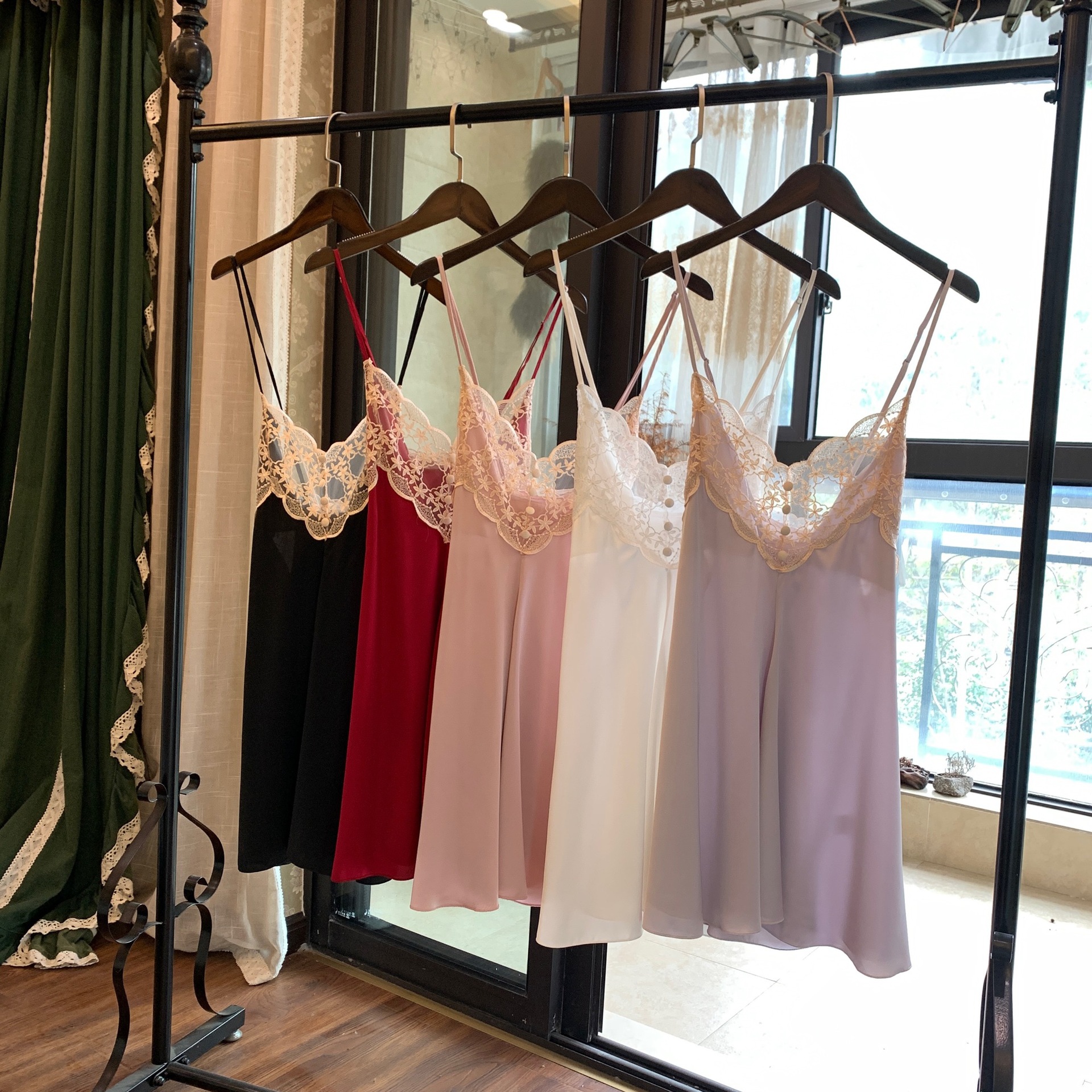 DBE89FA0-7293-48B3-83E5-4650BC