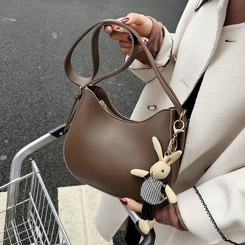 秋冬韩系包包2021新款女斜挎包高级感时尚单肩水桶包厂家批发bags