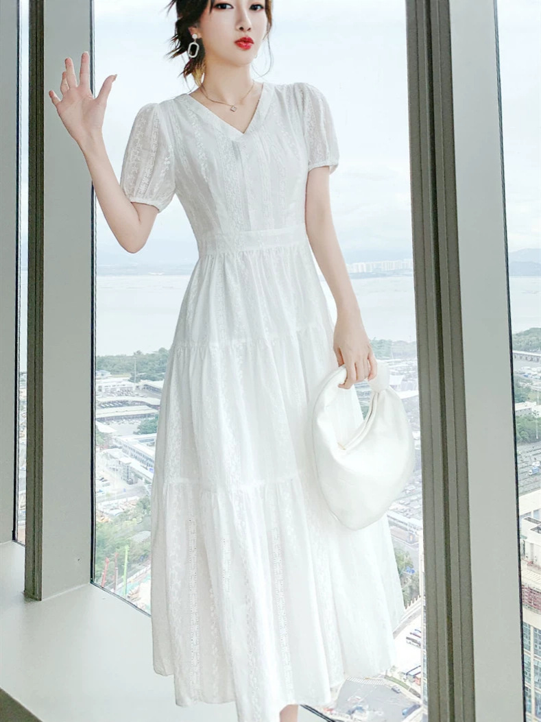 Váy maxi cổ chữ V thắt eo kiểu Pháp thanh lịch — trắng