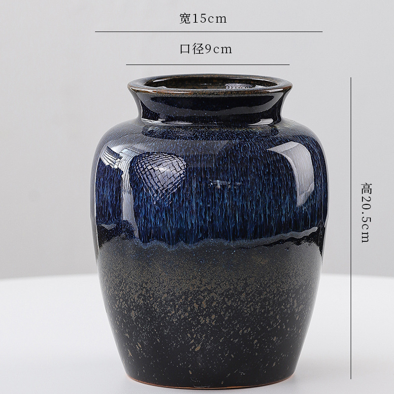 汝窯花瓶陶磁器中国式高級感民宿ホテルに生花を挿します。|undefined