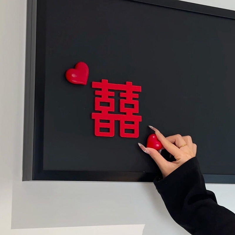 赤い喜の字の冷蔵庫は愛の磁気を貼って結婚の新婚の贈り物を用意します。|undefined