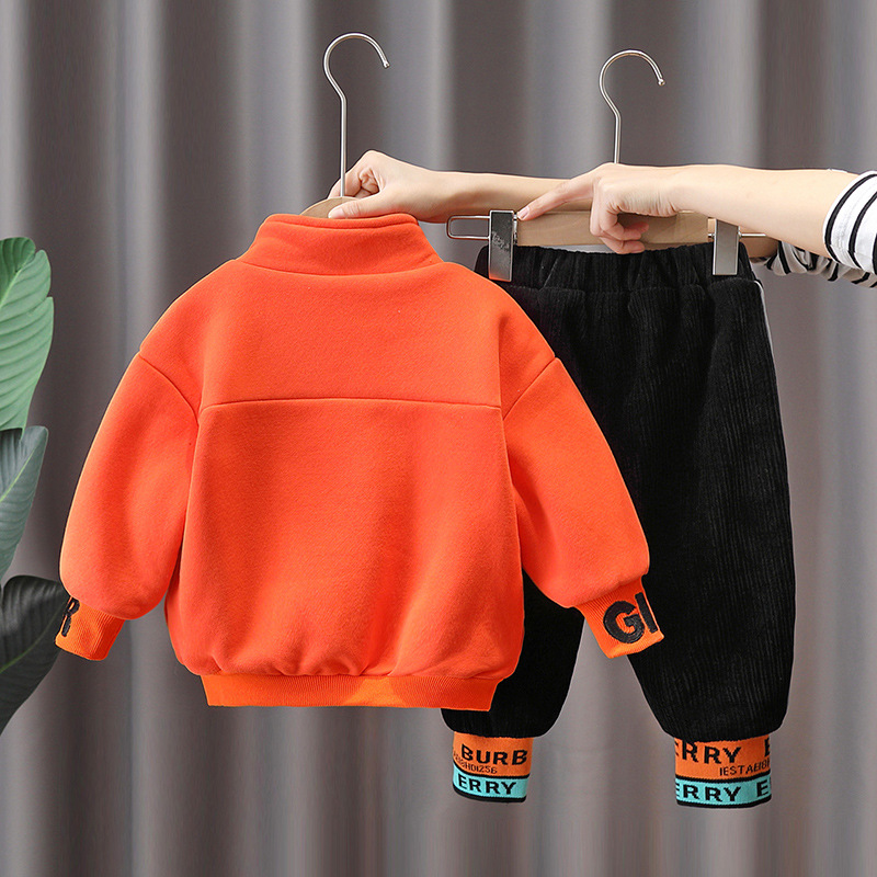2056 traje de suéter para niños ropa de otoño e invierno 2025 nueva ropa para niños guapos para niños más terciopelo engrosamiento marca de moda para niños