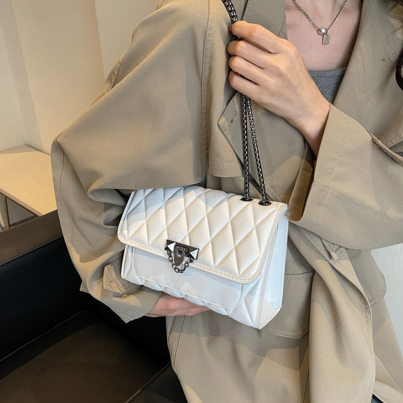 Bolso de mujer cadena de diamond 2024 nuevo bolso retrógrado personalidad pequeña bolsa de moda simple bolso de hombro de mujer