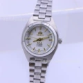 Ladies white gold scale without calendar