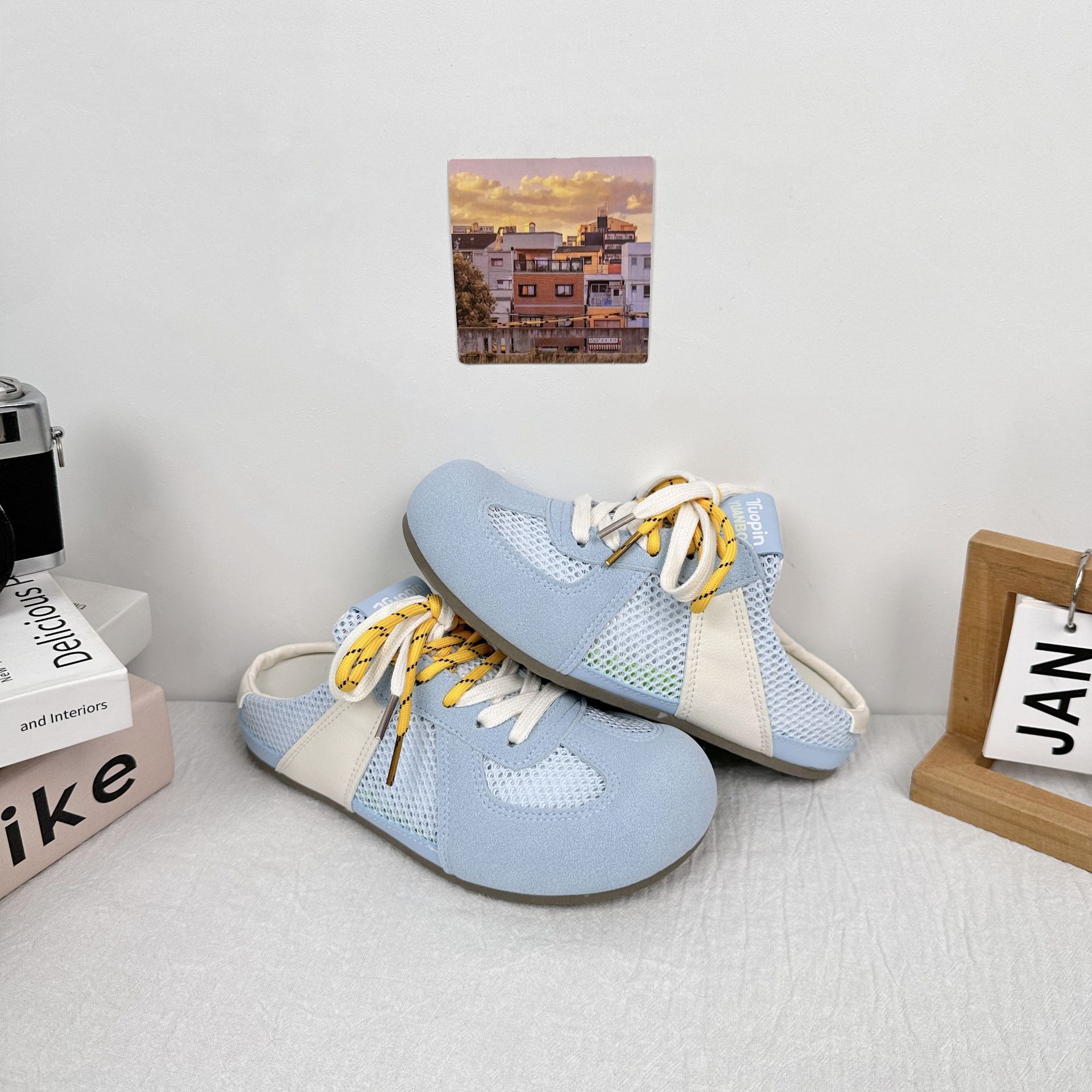 Yuanbo nuevos zapatos de entrenamiento alemán de fondo plano zapatos casuales de mujer con cordones de verano Baotou medias pantuflas zapatos de mujer zapatos blancos pequeños en nombre del cabello image 10