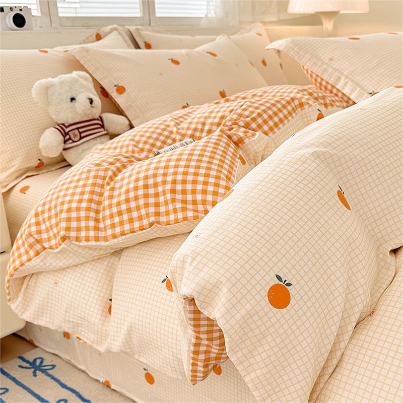 Cama de algodón de dibujos animados juego de cuatro piezas 2025 nuevo verano sábana de algodón edredón juego de tres piezas ropa de cama de dormitorio