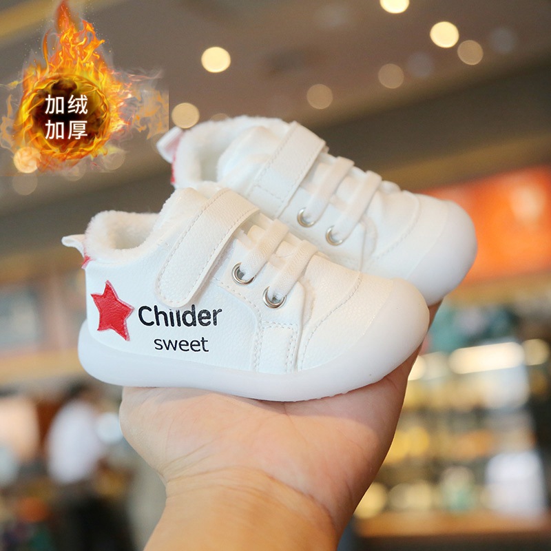 Nuevos zapatos de invierno para niños pequeños, dos zapatos de bebé de algodón para niños, zapatos de algodón cómodos de suela suave, zapatos blancos ligeros y cálidos de cuero