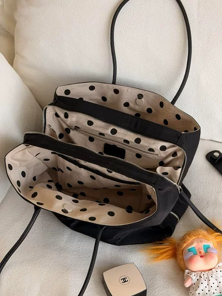 2026 New Korean Style Cute Black and White Polka Dot Large Capacity Shoulder Bag Casual Versatile Travel Handbag for Women