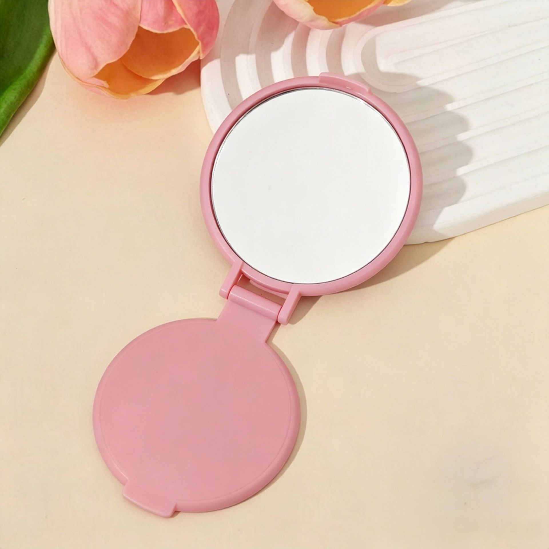 Espejo mini plegable conveniente para llevar con el cuerpo, espejo de maquillaje, espejo de bolsillo redondo, espejo pequeño, espejo publicitario, logotipo impreso, suministro de stock image 22