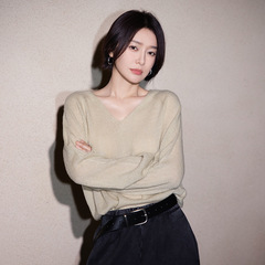 秦岚同款2025秋季新品V领船领宽松毛边袖针织衫上衣女 MBE3SWTT09