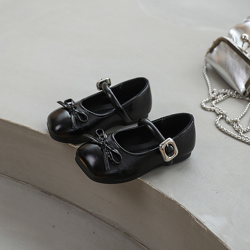 Glänzende silberne Mary-Jane-Ballerinas für Mädchen mit Schleifendetail, leicht, ideal für Schule und Party, mit praktischem Klettverschluss_voghion.com