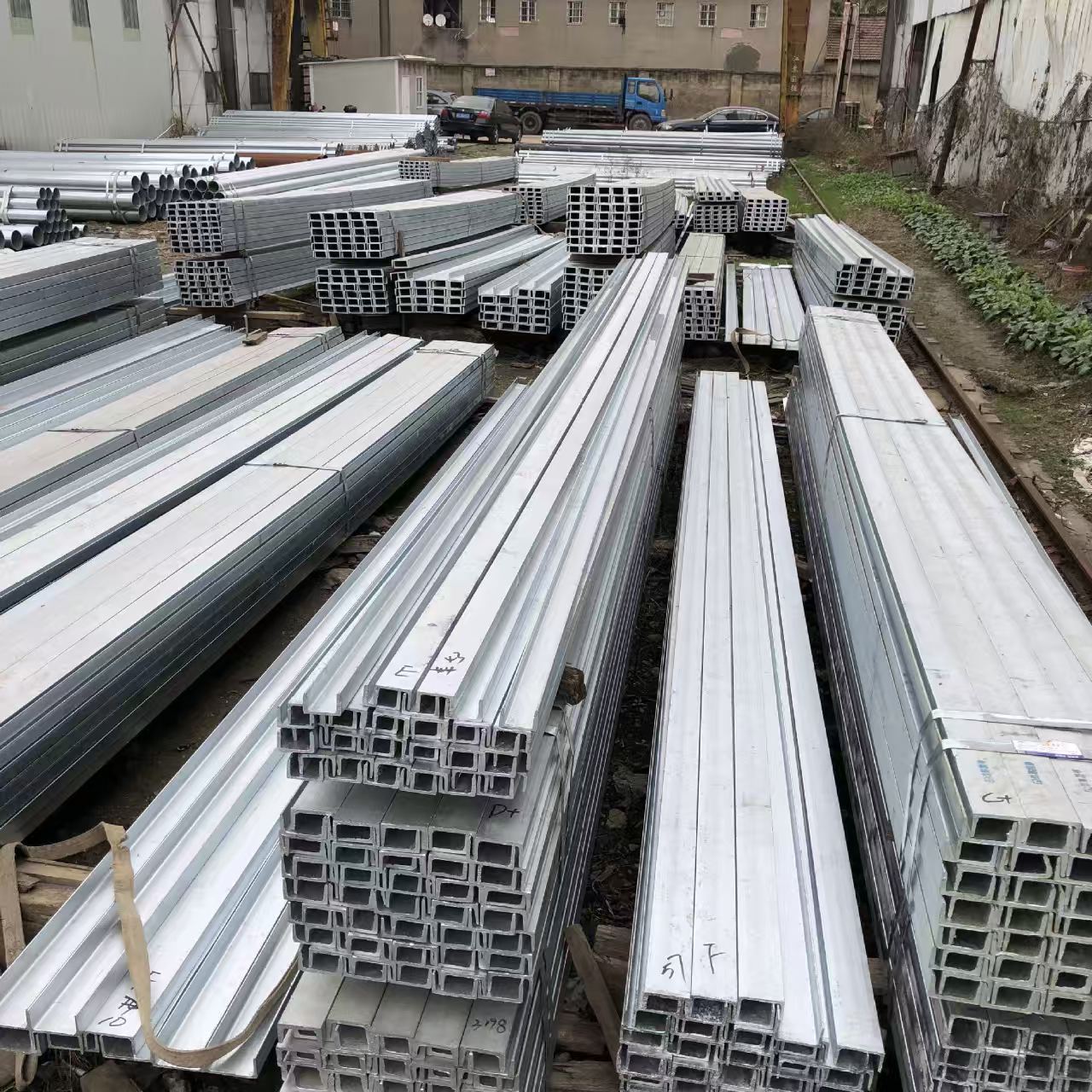 重庆热镀锌槽钢，重庆热镀锌角钢现货批发，价格优惠