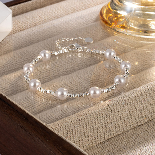 Delicate silver and few pieces of pearls interlaced with starry designs, minimalist and eye-catching, small-group design, simple and versatile, stackable, perfect for pairing.