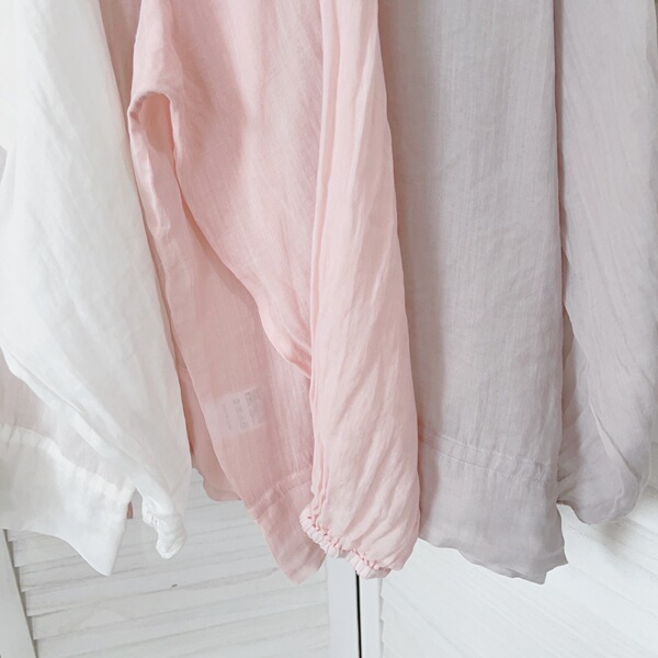 Retro shirt with a round collar
