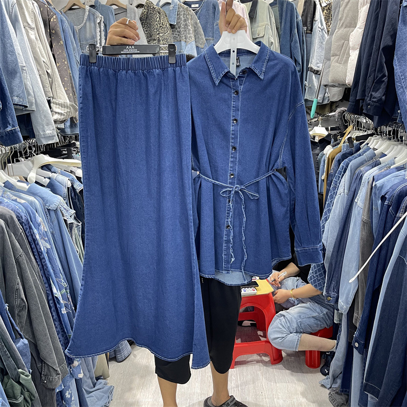 Oʻzbek denim ko'taklari ayol kuziga yangi model bog'langan bel bilan uzun oyak ko'ylak + baliq dumi etagi