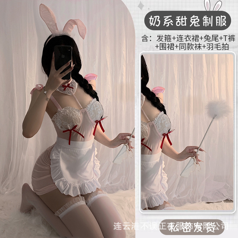 바니걸 + 어울리는 양말 + 깃털