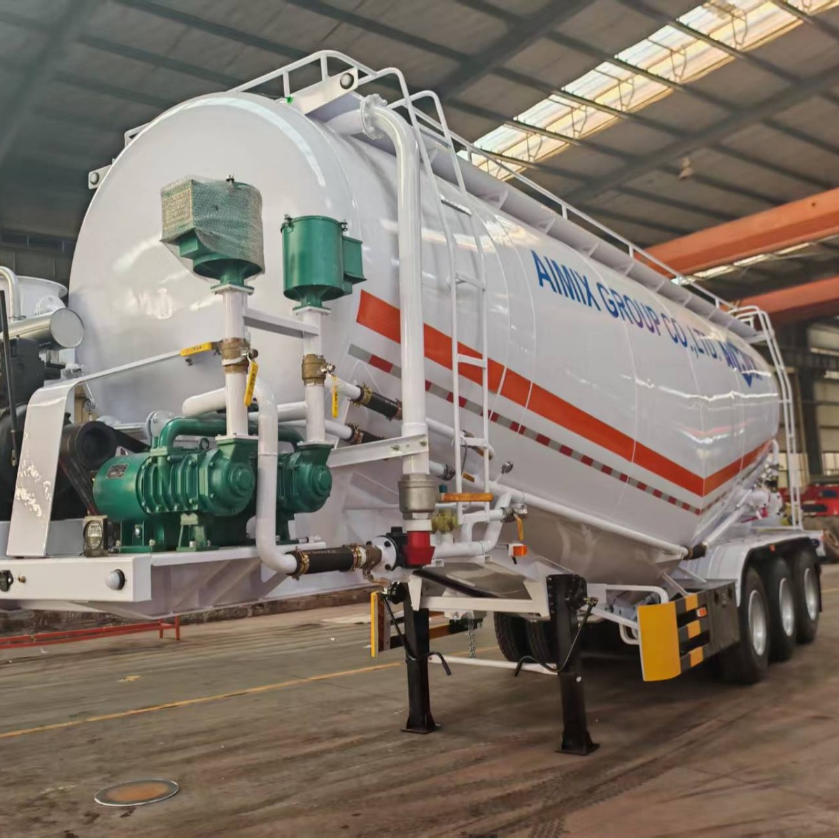 Sales of 55 Cubic Bulk Cement Tank Dry Mixed Mortar Tank Hanging Powder Tank Truck Export Export Cement Tank Truck Cross-Border