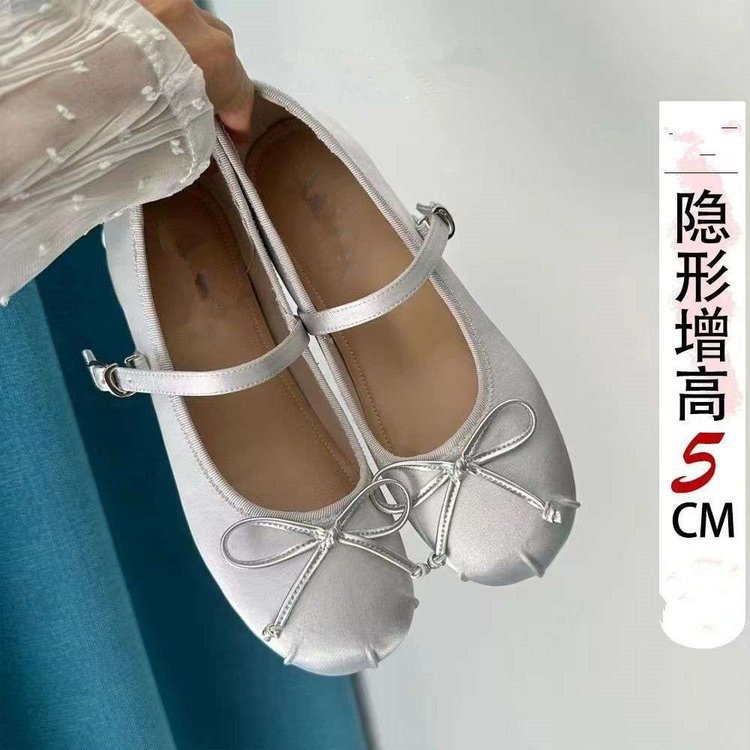Invisible ballet shoes with bow low-cut made of satin