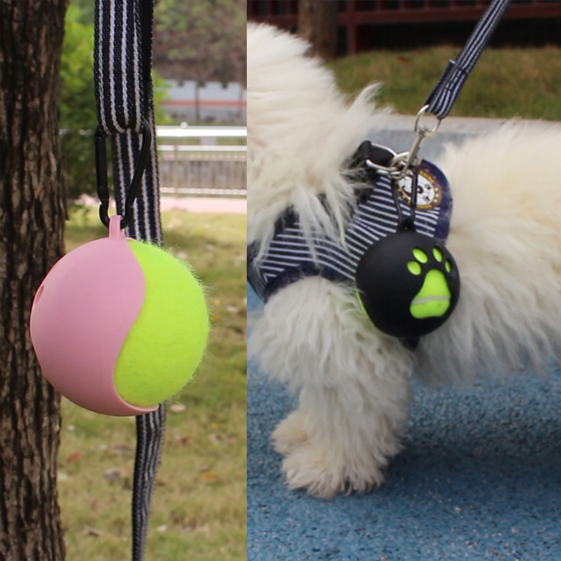 2023 nuevo soporte de tenis para mascotas cubierta de tenis titular de pelota de juguete manos libres portátil perro caminando suministros Bola de entrenamiento vaina