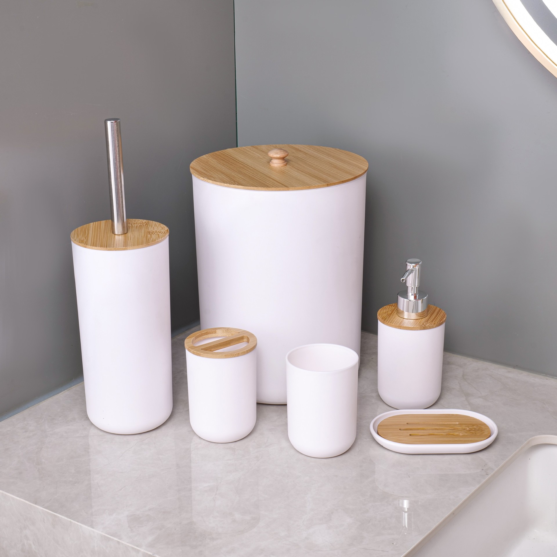 Venta caliente transfronteriza baño lavado de bambú y madera juego de seis piezas bomba de loción cepillo de dientes taza caja de jabón bote de basura productos ligeros de lujo de alta gama