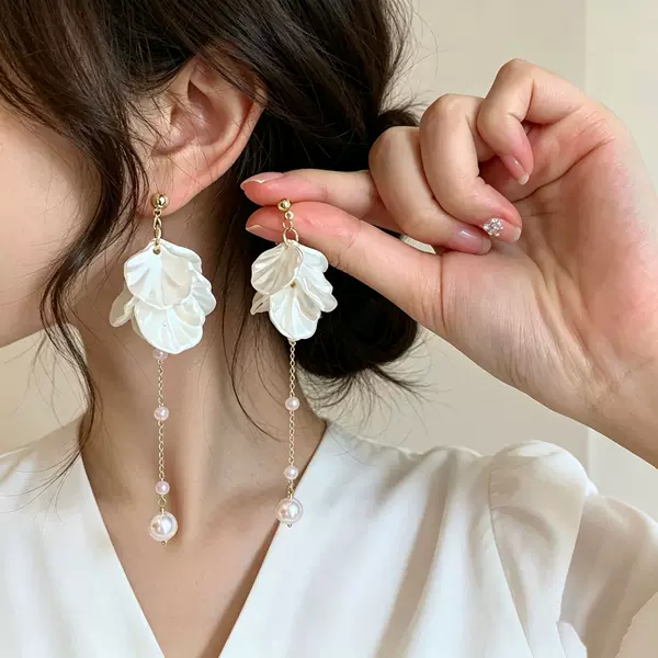 French-Style Super Fairy-Like, Gentle and Sweet Flower Tassel Earrings with a Fashionable Design and Elegant Socialite Style, Versatile Earrings