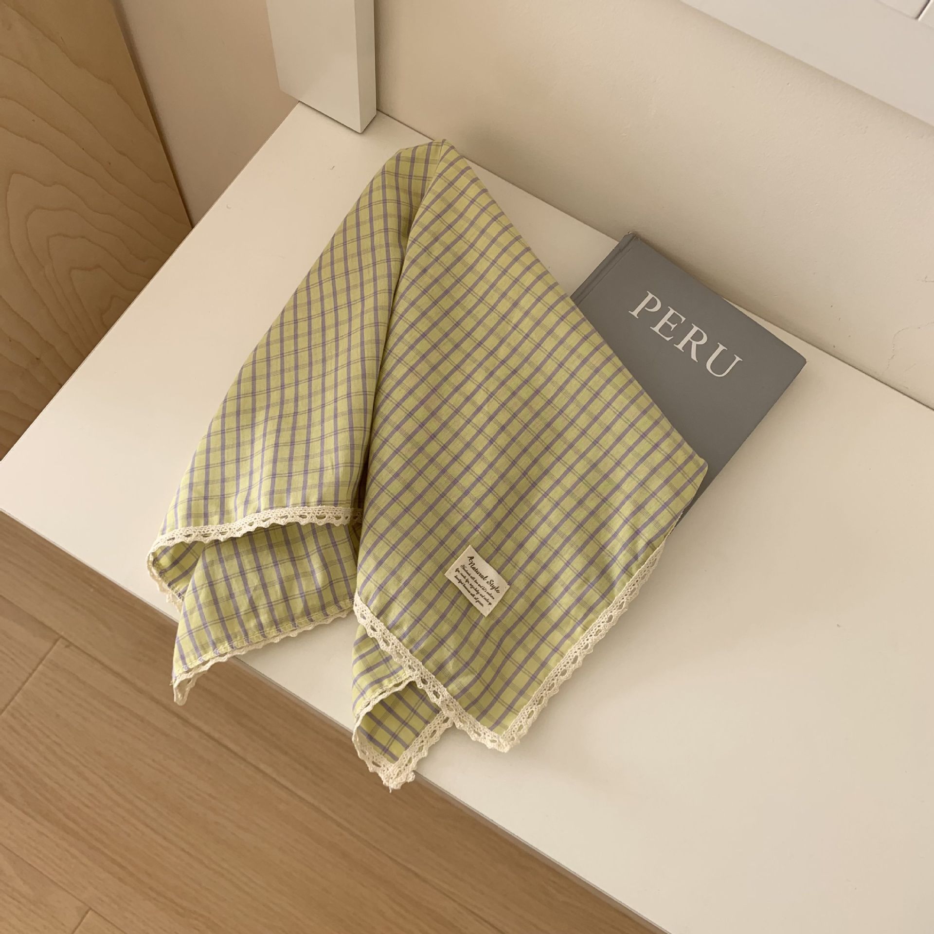 Encaje a cuadros pequeño amarillo