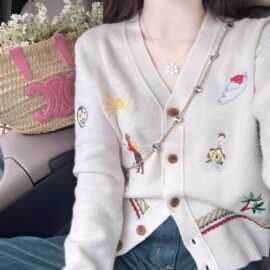 韩系软糯刺绣卡通v领毛衣外套女春秋设计感小众显瘦针织开衫上衣