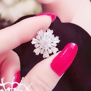Zircon Snowflake Collar Needle New Style Collar Flower Shirt Collar Pin Small Brooch Collar Buckle Small Collar Needle for Men and Women