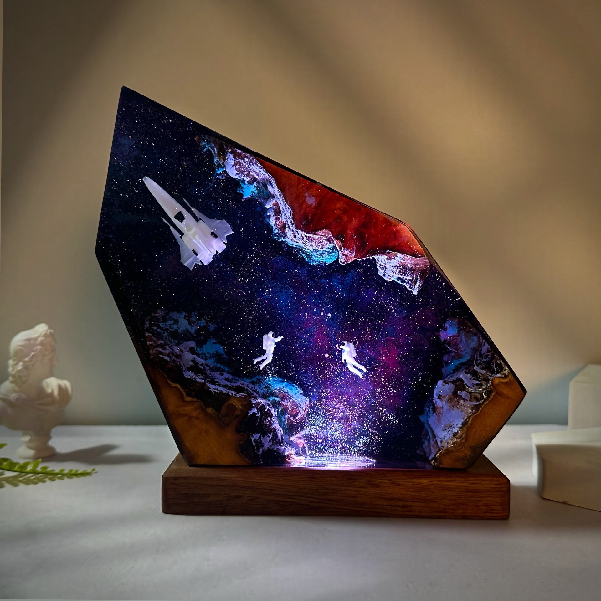 Astronauta lámpara de madera de resina interestelar lámpara de noche galáctica diseño de arte creativo regalo para amigos artefactos mágicos