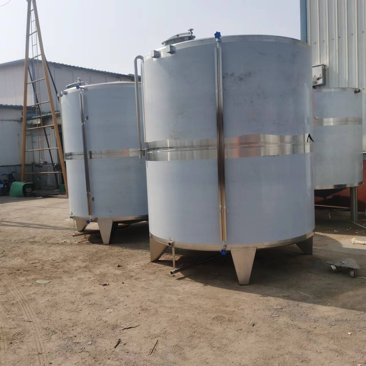 恒鑫专业制作不锈钢酒罐 304不锈钢白钢储存罐锥底平底多种制作