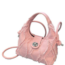 С���W�tͬ��ţ�в�����Ů������K���ٴ�r�Іμ�б��Ҹ�°���Ů