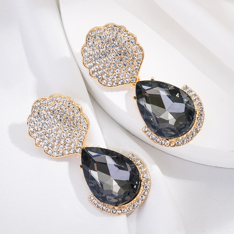 New Diamond-embedded Geometric Drop-shaped Alloy Earrings display picture 3