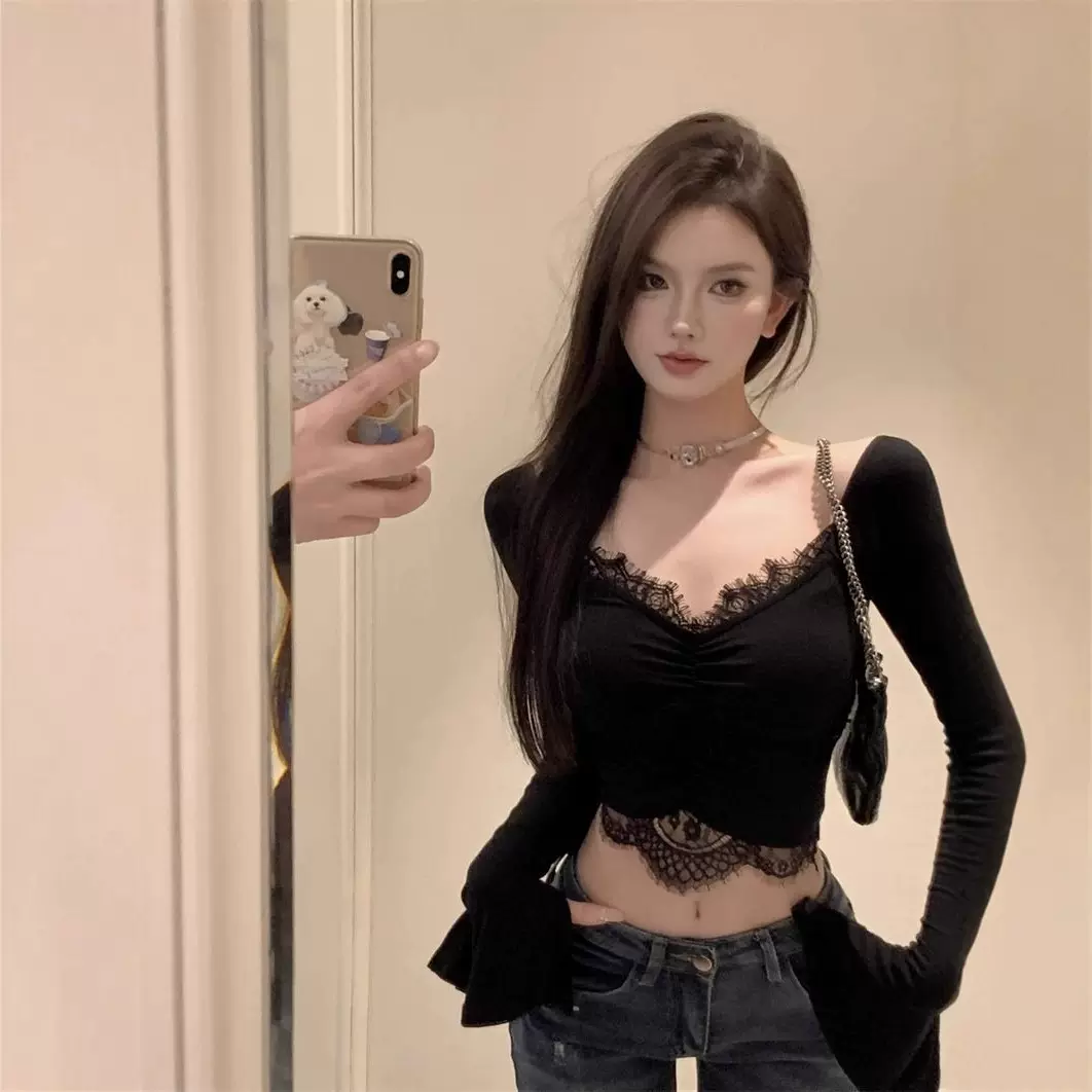 甜辣妹蕾丝拼接小上衣女装春季修身显瘦一字肩长袖T恤短款打底衫