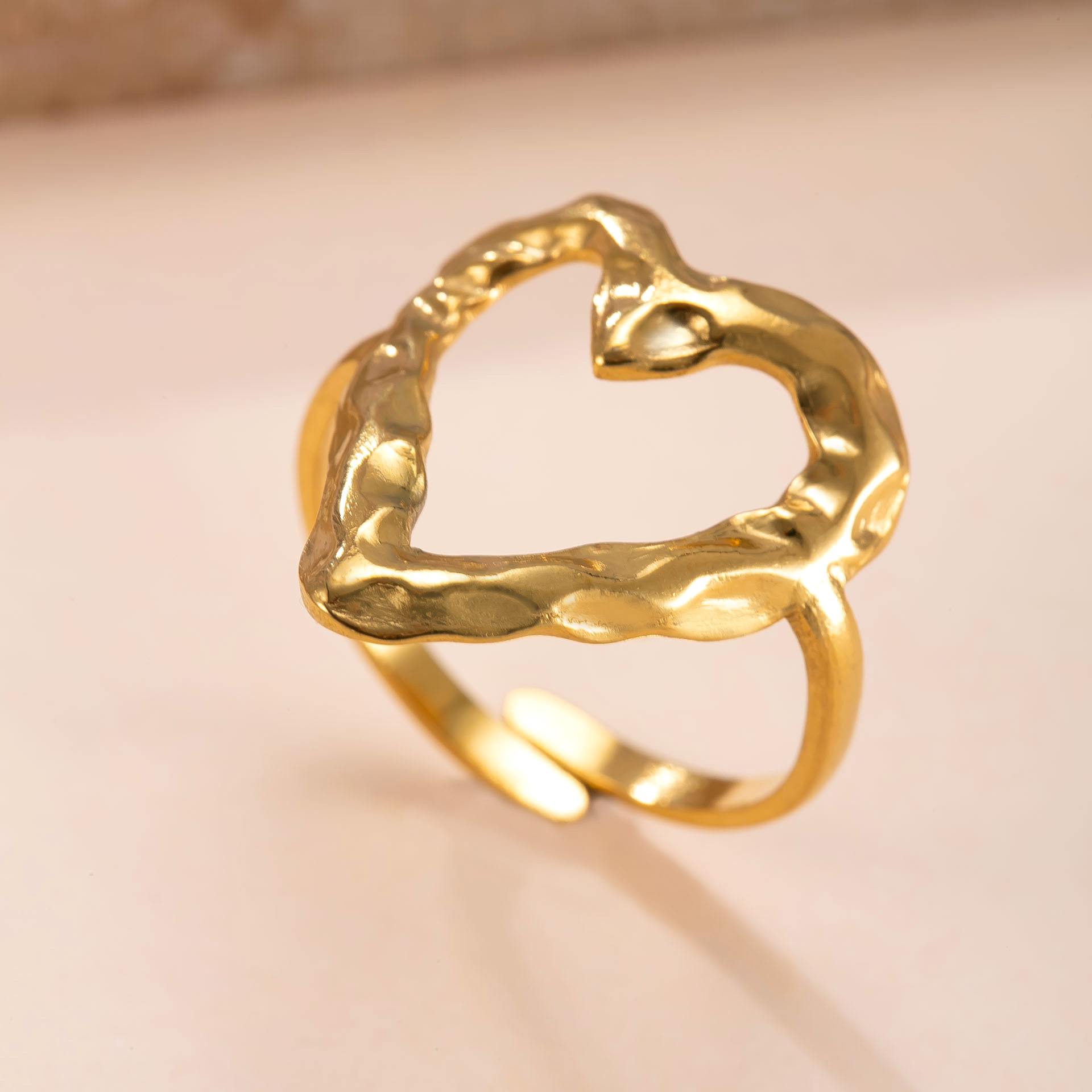 Anillo de acero inoxidable europeo y americano Moda femenina Anillo de estrella de mar hidráulico geométrico Chapado en oro de 18 quilates Anillo de amor Joyas de acero de titanio