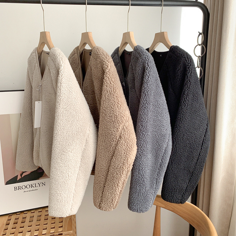 Autumn Clothing 2025 New Women's Imitation Lamb Velvet Polar Fleece Jacket Women's V Neck Cardigan Soft Autumn and Winter Short Style