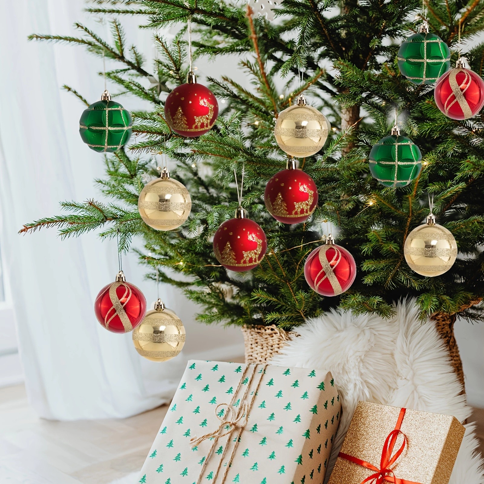 Bolas de decoración de plástico de Navidad en stock 6CM set 24 rojo y verde oro Navidad decoración colgante de árbol de Navidad