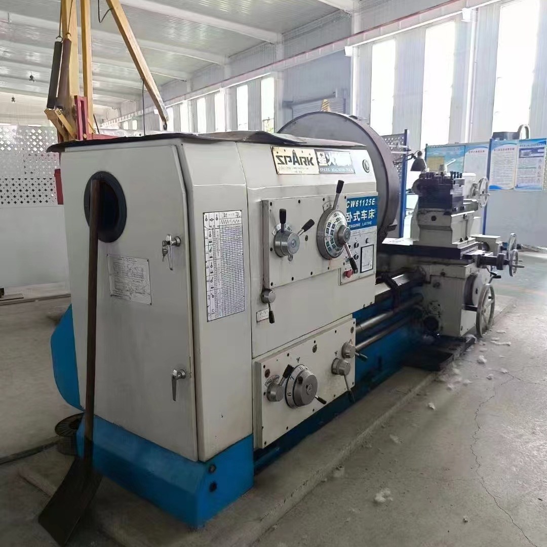 处理二手星火CW61125x1.5米卧式车床回转直径1.25米承重:6T