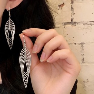 �ϵ���~�yɫ�׺��U�����K���hŮ�p�ݸ߼��ж����F�����AĘ���