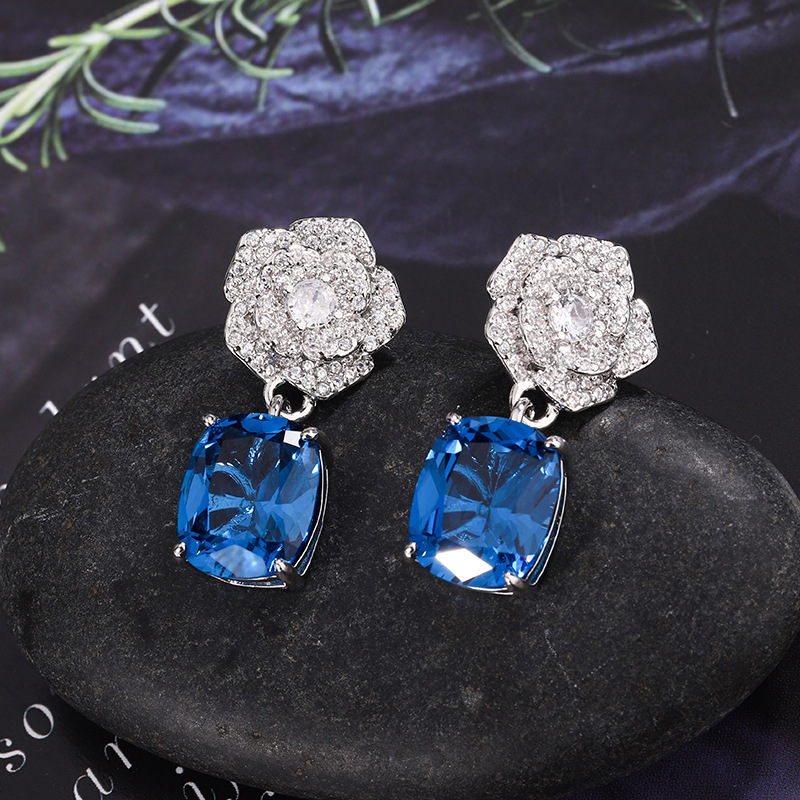 2024 nuevo estilo Zhuang Shengsheng joyería fondo de cobre chapado en oro simulación corindón temperamento retro juego de camelia 10*12