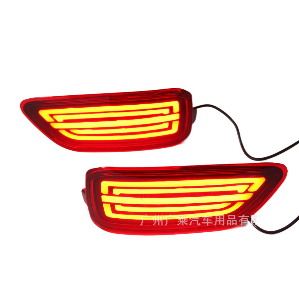 Aplicable a 14-19 Nissan Toule parachoques trasero luz Toule luz de advertencia de luz de freno con función de dirección streamer