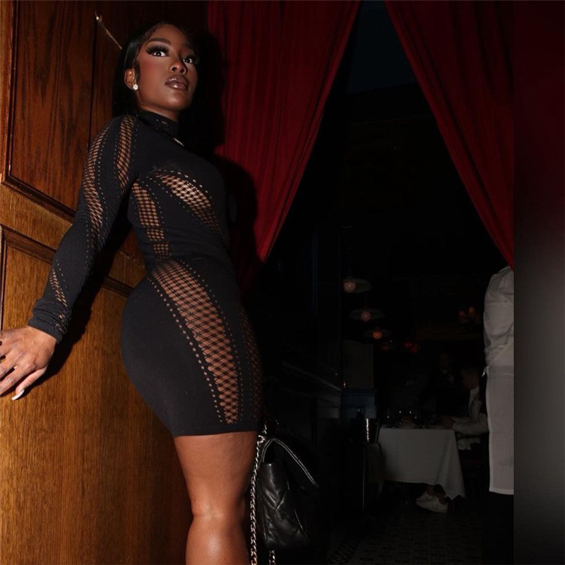 Feng 2023 Abito corto attillato a maniche lunghe a vita alta con collo cavo lavorato a maglia sexy nuovo da donna estivo 2023_voghion.com