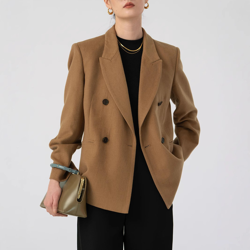 R*W's New 26-Model Single-Sided Lined Double-Breasted 50% Fine Wool Blazer for Women, Featuring an Elegant Fit R*W's New 26-Model Single-Sided Lined Double-Breasted 50% Fine Wool Blazer for Women, Featuring an Elegant Fit
