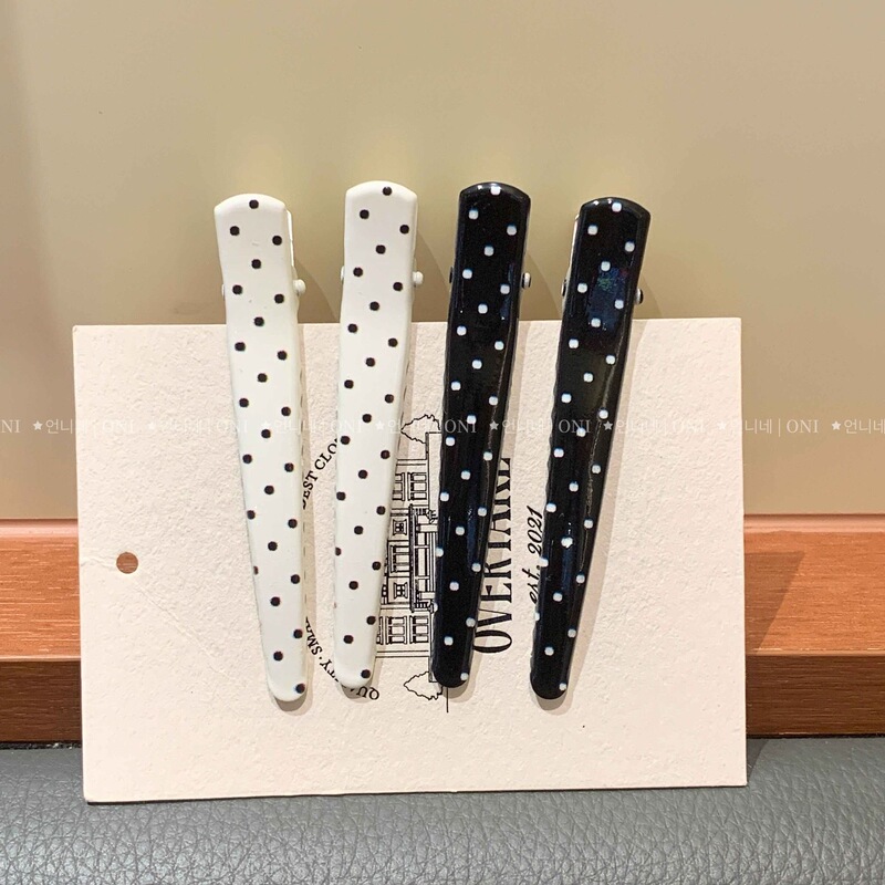 Korean-style insi simple polka dot black and white hair clip, duckbill KT clip, minimalist side fringe clip, versatile hair accessory for everyday use Korean-style insi simple polka dot black and white hair clip, duckbill KT clip, minimalist side fringe clip, versatile hair accessory for everyday use