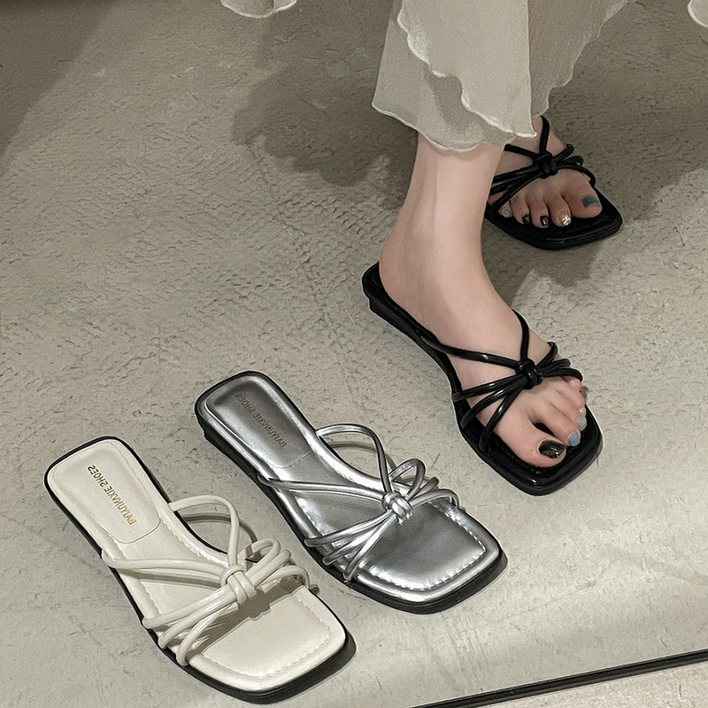 Fashionable elegant women's slippers