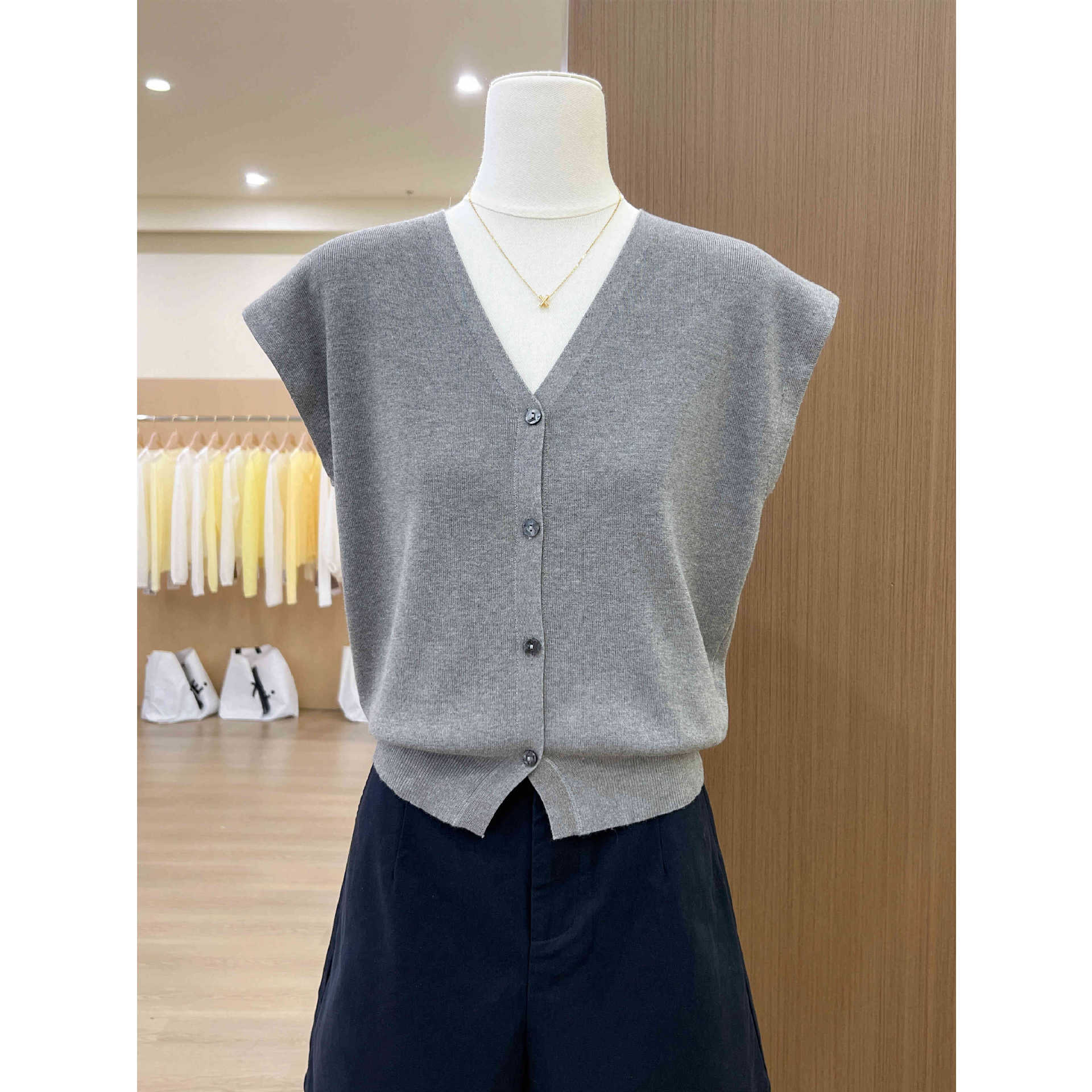 Old Money Style Gray Elegant V-Neck Knitted Vest Women's Summer High-End Small Flying Sleeve Vest Sleeveless Top