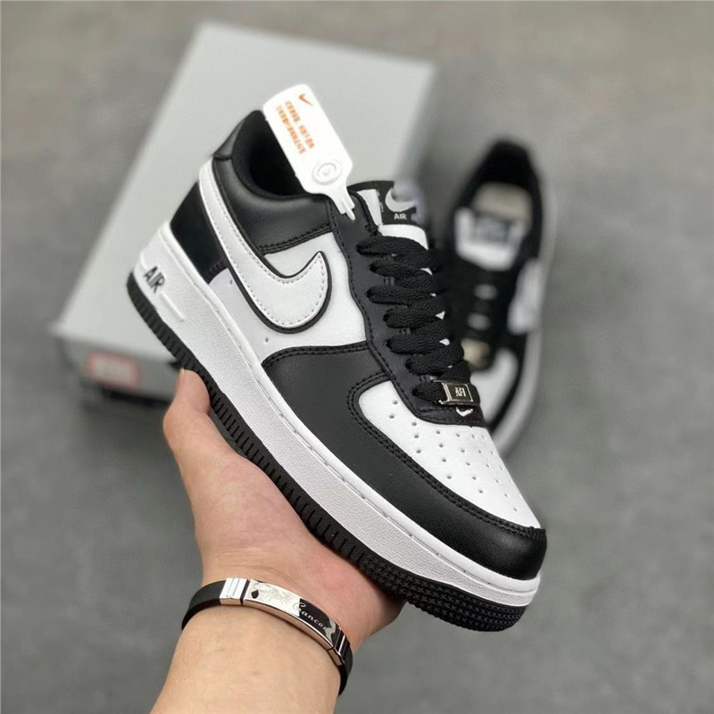 행운의 신 퓨어 화이트와 블랙