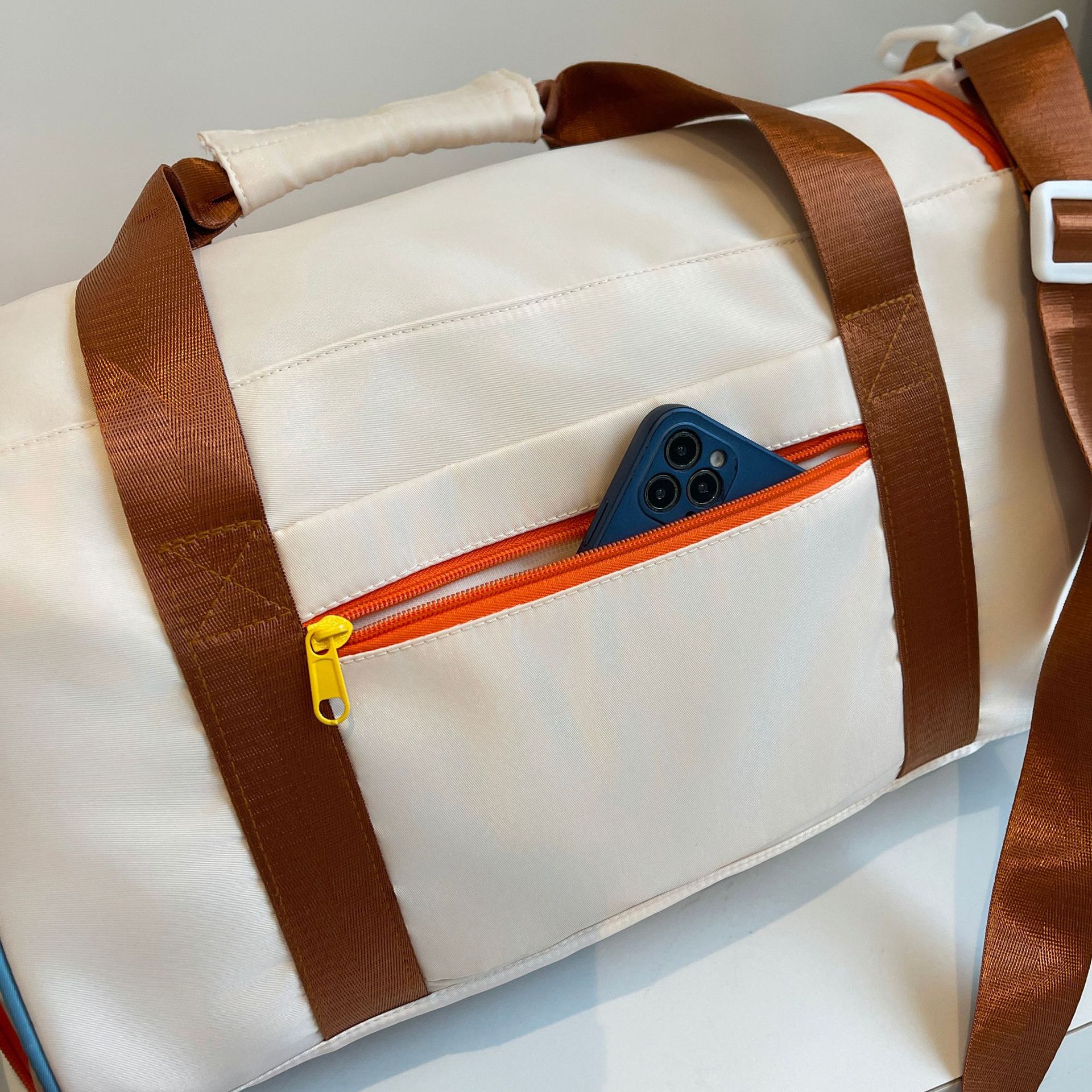 Nueva bolsa de mensajero de viaje de fitness deportivo de gran capacidad de color en contraste, bolsa de viaje de negocios portátil de moda multifuncional al por mayor