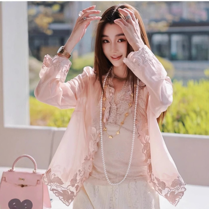 New Chinese-Style Floral and Bird Embroidery, Regular Shoulder, Tencel Fabric, Flattering, Spring 2025 Shirt, Elegant and Stylish, Suitable for Daily Wear and Commuting, Long-Sleeved